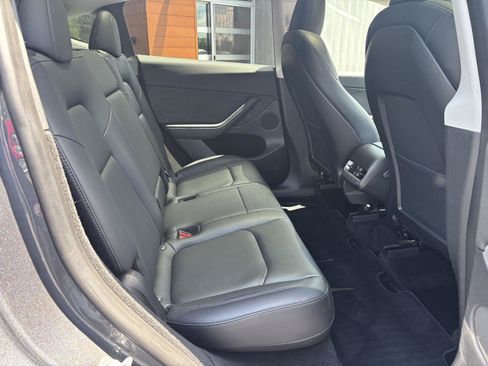 Used 2023 Tesla Model Y Long Range AWD/4WD image 19