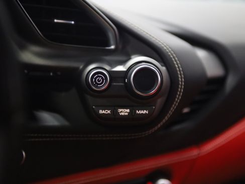 Used 2018 Ferrari 488 GTB RWD image 28