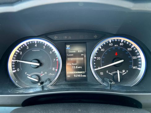 Used 2017 Toyota Highlander XLE image 12