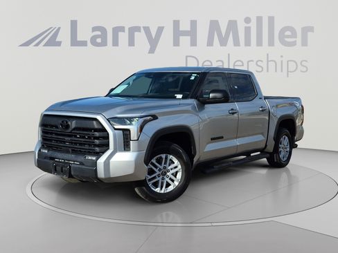 Used 2022 Toyota Tundra SR5 w/ SR5 Premium Package RWD image 1