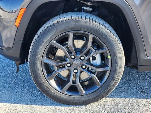 New 2025 Jeep Grand Cherokee L Limited w/ Trailer Tow Package image 7