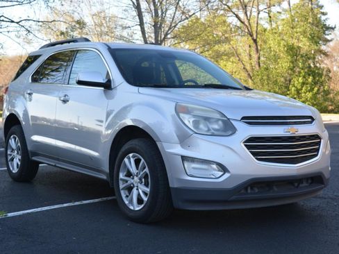 Used 2017 Chevrolet Equinox LT w/ Convenience Package image 3