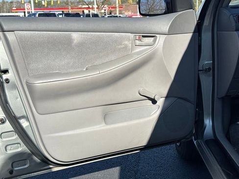 Used 2004 Toyota Corolla LE image 26