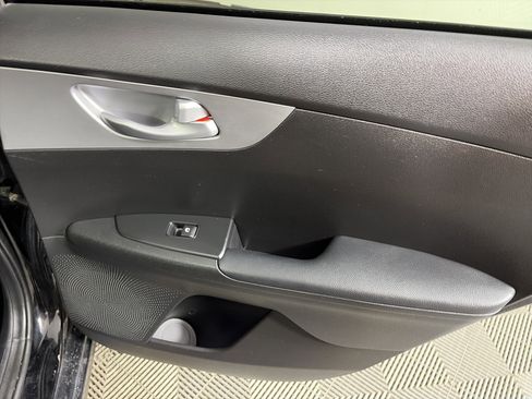 Used 2023 Kia Forte LX image 38