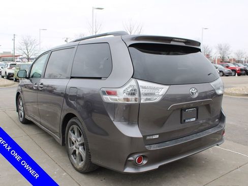 Used 2017 Toyota Sienna SE Premium image 5