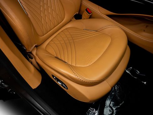 Used 2021 Aston Martin DBX AWD/4WD image 33
