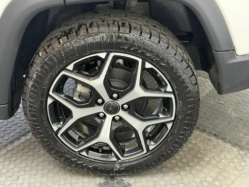 Certified 2025 Jeep Compass Limited AWD/4WD image 16