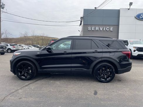 Used 2024 Ford Explorer ST-Line w/ Class IV Trailer Tow Package image 2