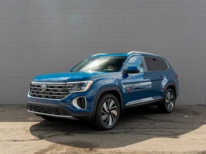 New 2025 Volkswagen Taos SE