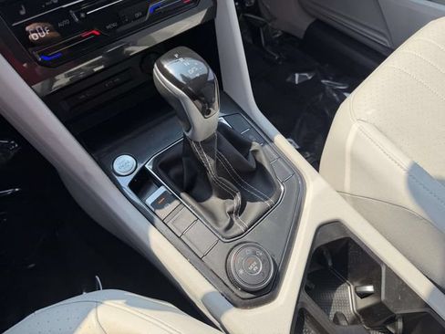 Used 2023 Volkswagen Tiguan SE w/ Panoramic Sunroof Package AWD/4WD image 18