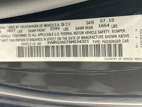 Used 2010 Volkswagen Beetle Coupe FWD image 12