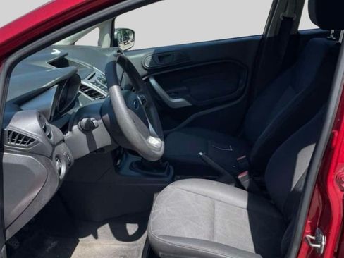 Used 2013 Ford Fiesta SE FWD image 3