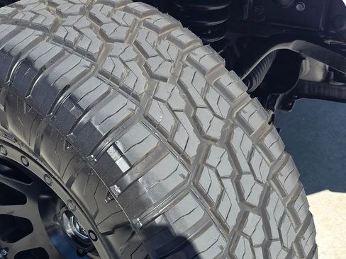 Used 2016 Toyota Tacoma TRD Sport w/ Premium & Technology Package image 14