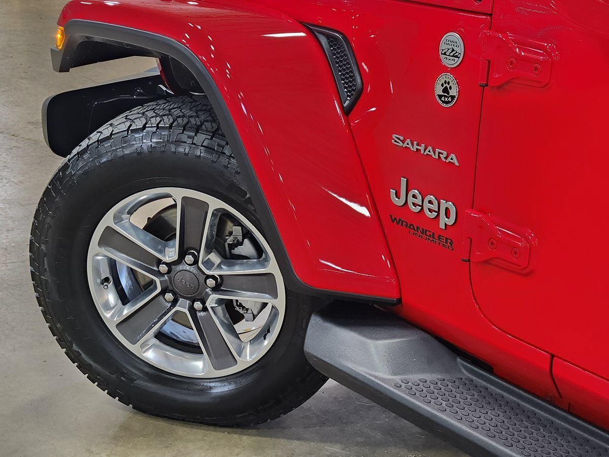 Used 2018 Jeep Wrangler Unlimited Sahara w/ Cold Weather Group AWD/4WD image 23