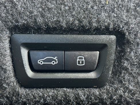 Used 2024 BMW 530i image 32