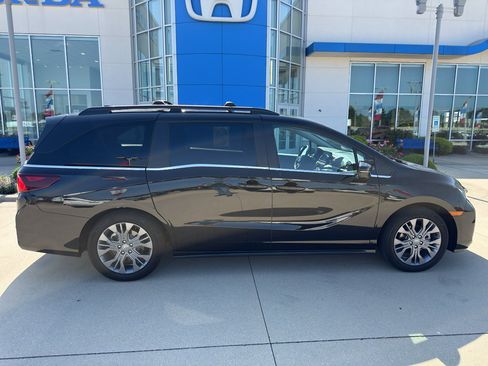 Used 2025 Honda Odyssey Touring image 4