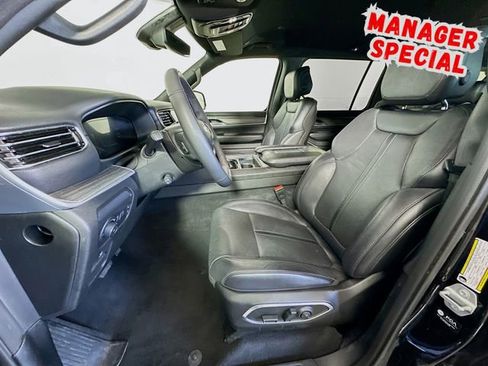 Used 2024 Jeep Wagoneer L Series II w/ Flexible Seating Group RWD image 12