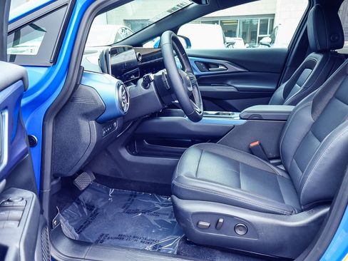 Used 2024 Chevrolet Equinox EV LT FWD image 2