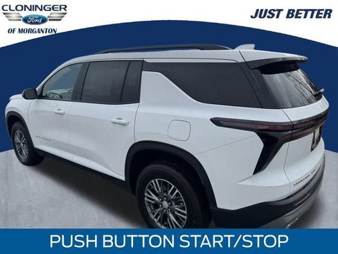 Used 2025 Chevrolet Traverse LT image 5