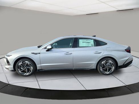 New 2025 Hyundai Sonata SEL image 3