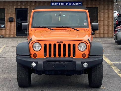 Used 2013 Jeep Wrangler Unlimited Sahara AWD/4WD image 7