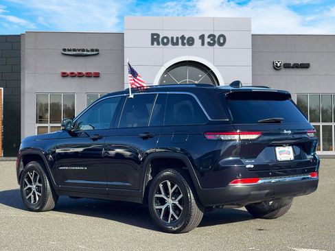 Used 2023 Jeep Grand Cherokee Limited image 3