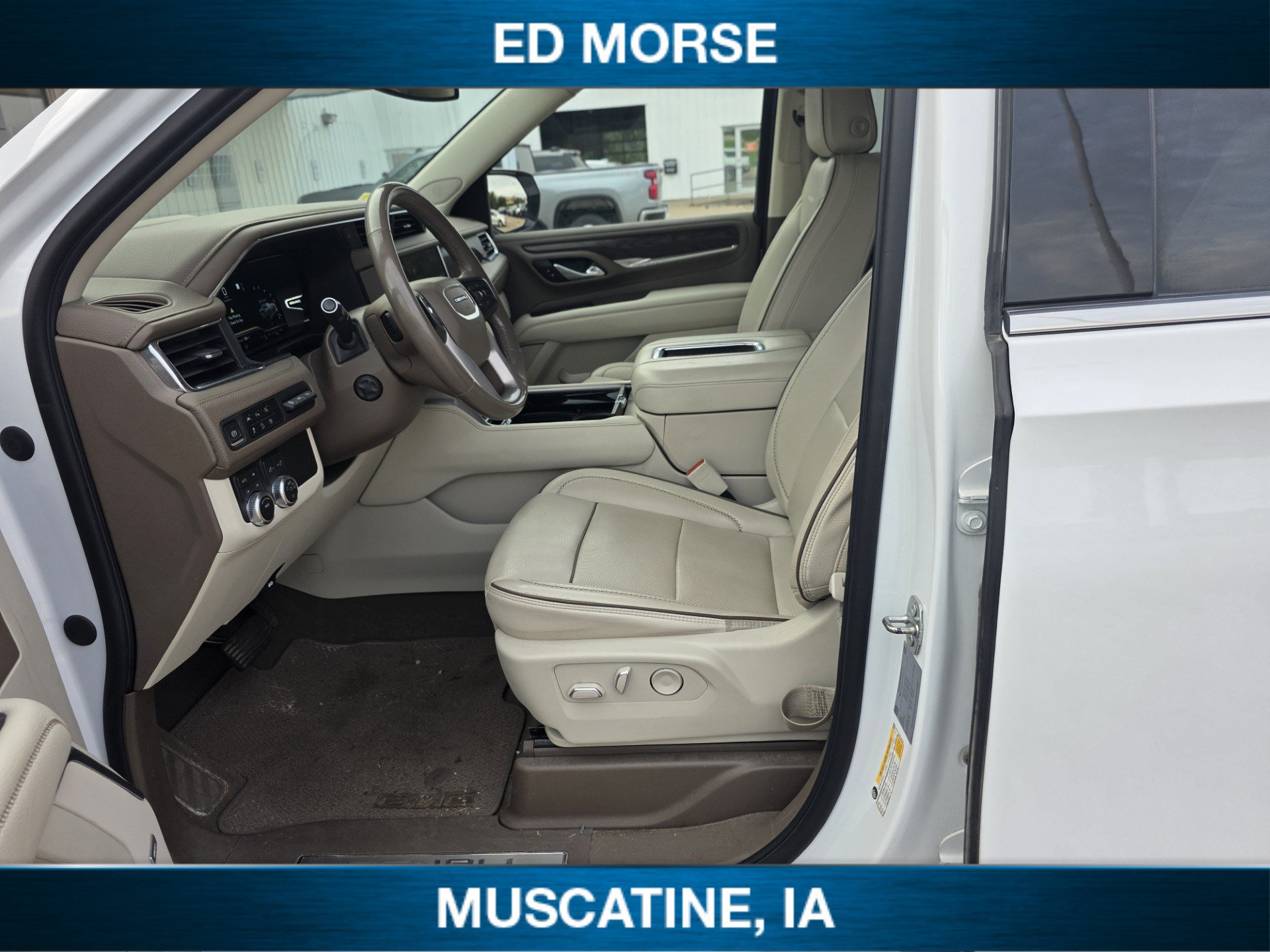 Used 2023 GMC Yukon XL Denali AWD/4WD image 2