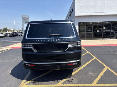 Used 2025 Jeep Grand Wagoneer L Series III w/ Rear Seat Video Group 1 AWD/4WD image 6