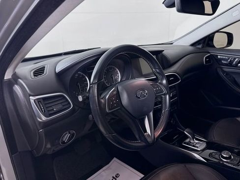 Used 2017 INFINITI QX30 Luxury AWD w/ HEATED LEATHER image 10