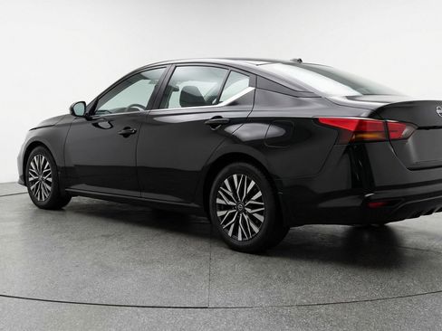 Used 2025 Nissan Altima 2.5 SV image 6