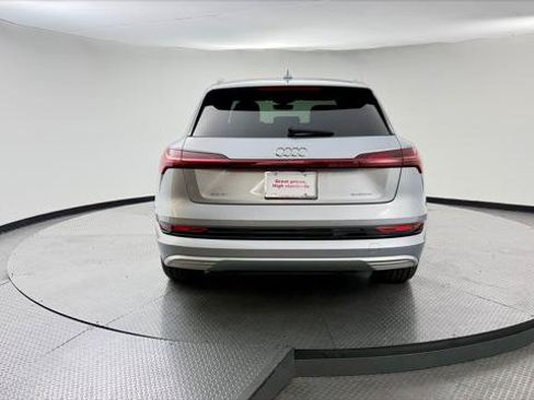 Used 2022 Audi e-tron Premium AWD/4WD image 7