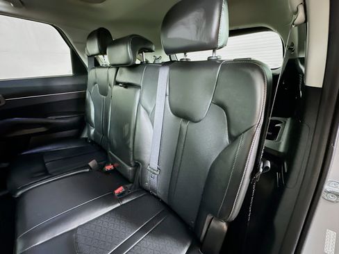 Used 2023 Kia Sorento S w/ Panoramic Sunroof Package AWD/4WD image 25