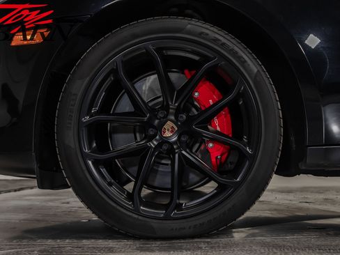 Used 2023 Porsche Macan GTS w/ GTS Sport Package image 16