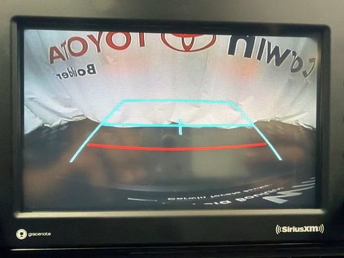 Used 2021 Toyota RAV4 XLE AWD/4WD image 30