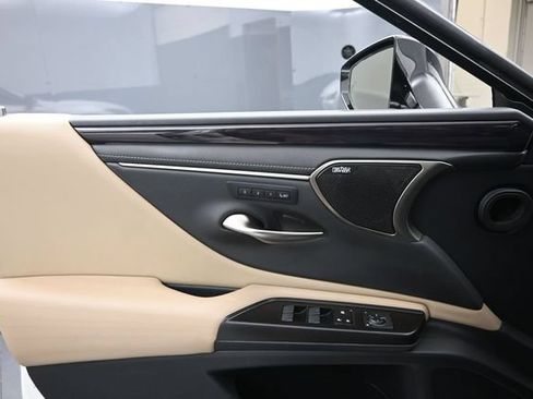 Used 2019 Lexus ES 350 Ultra Luxury w/ Accessory Package 2 FWD image 18