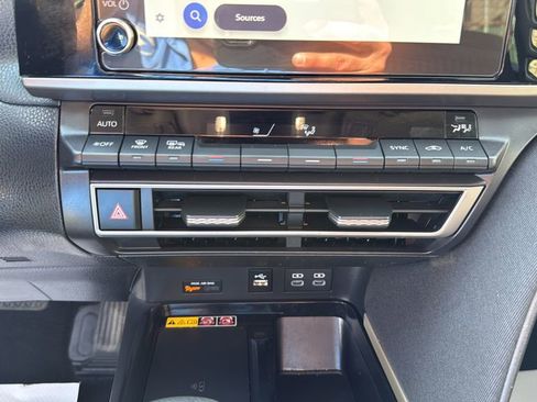 Used 2025 Toyota Camry LE w/ Convenience Package image 25