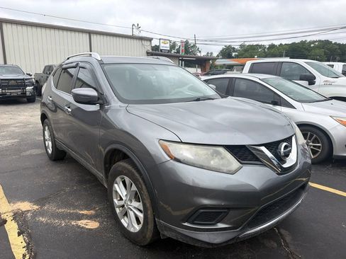 Used 2016 Nissan Rogue SV FWD image 2