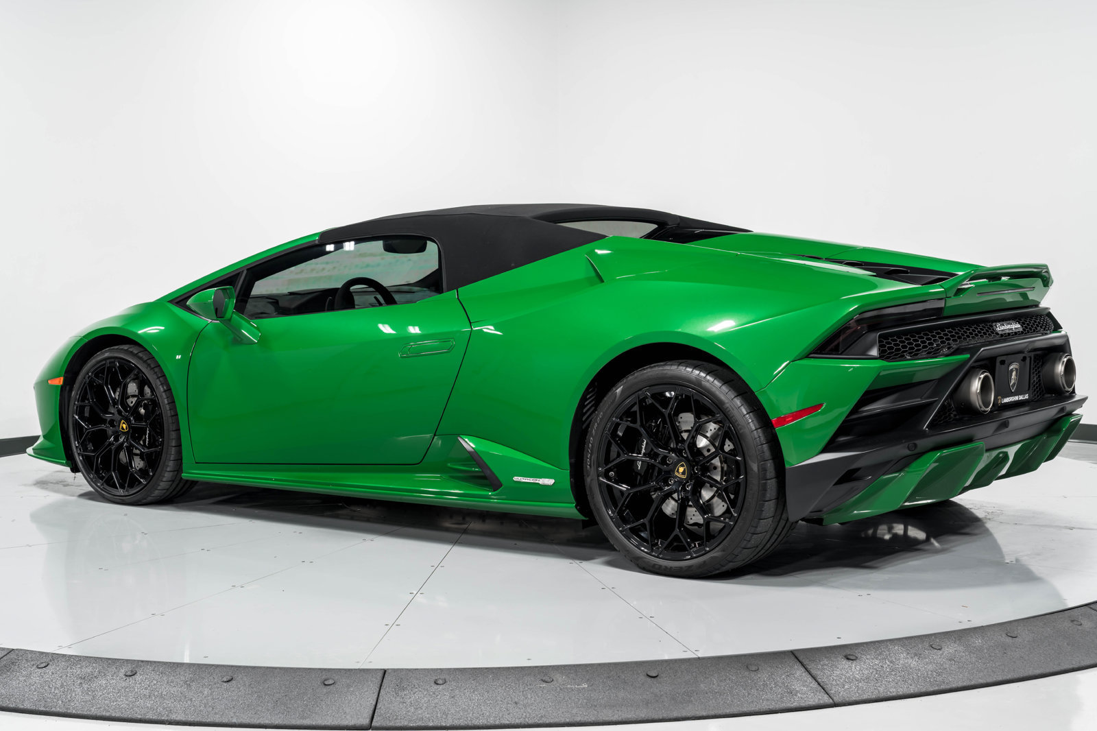 Used 2022 Lamborghini Huracan EVO RWD image 42