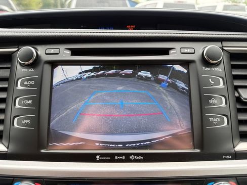 Used 2016 Toyota Highlander Plus AWD/4WD image 18