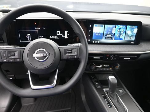 Used 2026 Nissan Kicks SV image 16