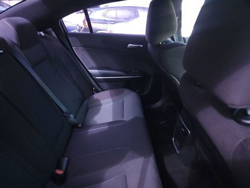 Used 2019 Dodge Charger SXT image 9