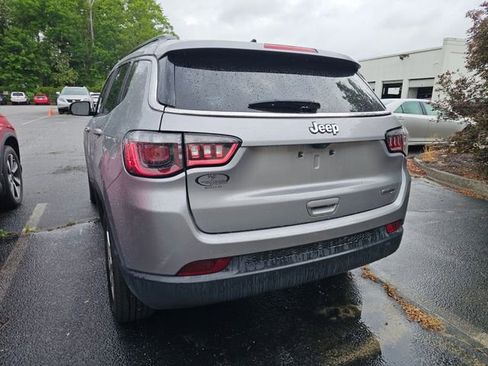 Used 2022 Jeep Compass Latitude FWD image 9