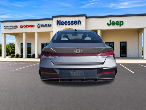 Used 2024 Hyundai Elantra Limited FWD image 6