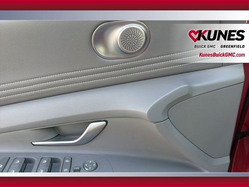 Used 2025 Hyundai Elantra SEL FWD image 20
