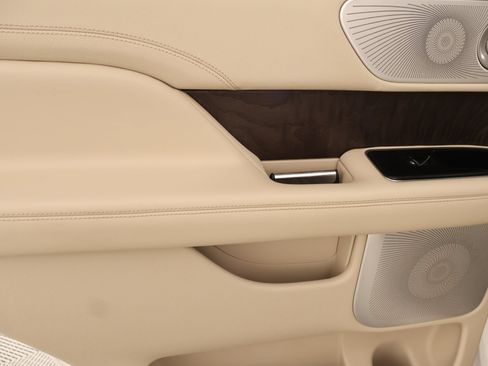 Used 2020 Lincoln Navigator Reserve w/ Luxury Package AWD/4WD image 19