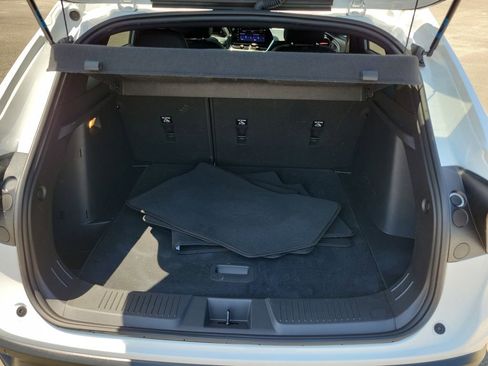 Used 2024 Chevrolet Trax RS w/ Sunroof Package FWD image 10