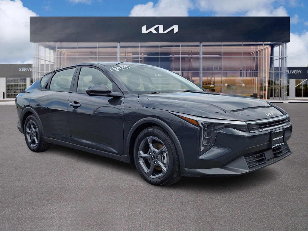 Used 2025 Kia K4 FWD image 1