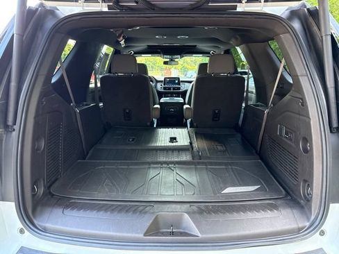 Used 2022 Chevrolet Tahoe LT w/ Luxury Package AWD/4WD image 30