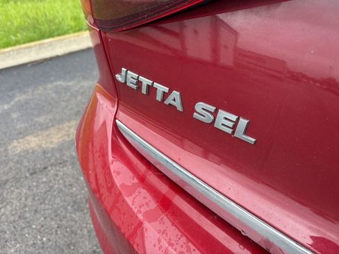 Used 2017 Volkswagen Jetta SEL FWD image 4