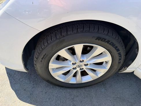 Used 2014 Toyota Venza XLE w/ XLE Premium Package FWD image 29